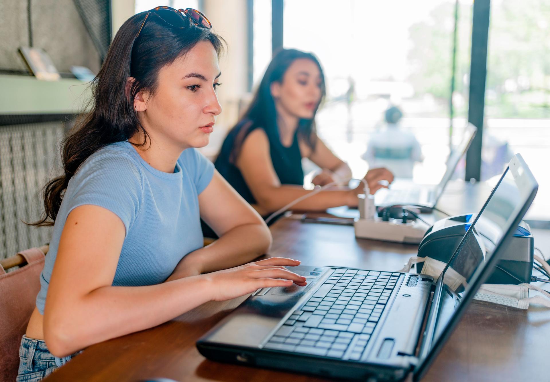 girls working with a laptop in the coffee shop cafe office